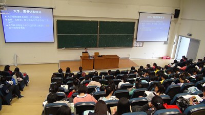 beats365亚洲版官网新生入学教育系列活动之充分利用学校资源